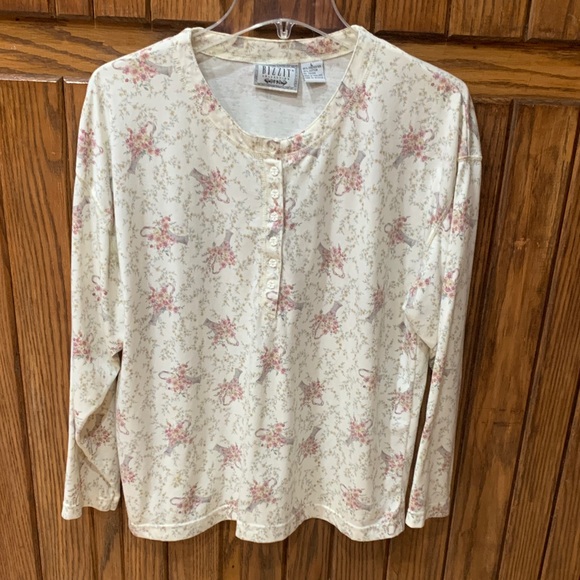Tops - Bizzit collection Women’s Top with 
Flowery Print size L